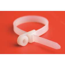 Хомут P6.6 с монтажным отверстием, белый, 7,8x200