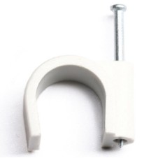 Скоба пластиковая с гвоздем, д.7 - 8мм