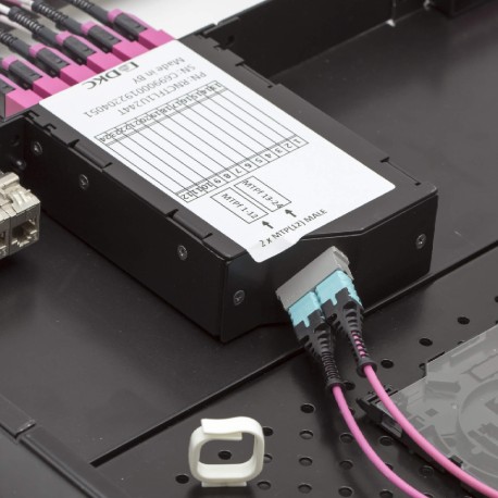 RNMTP1U4M | Оптическая патч-панель для установки 4 претерминированых кассет или адаптерных планок, 1U, черная-4