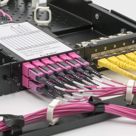 RNMTP1U4M | Оптическая патч-панель для установки 4 претерминированых кассет или адаптерных планок, 1U, черная-1