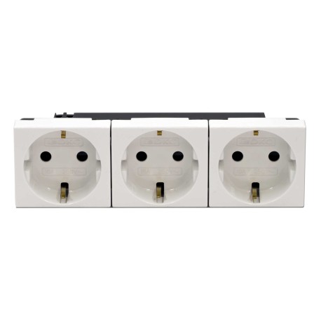 45003 | Тройная розетка Viva белая